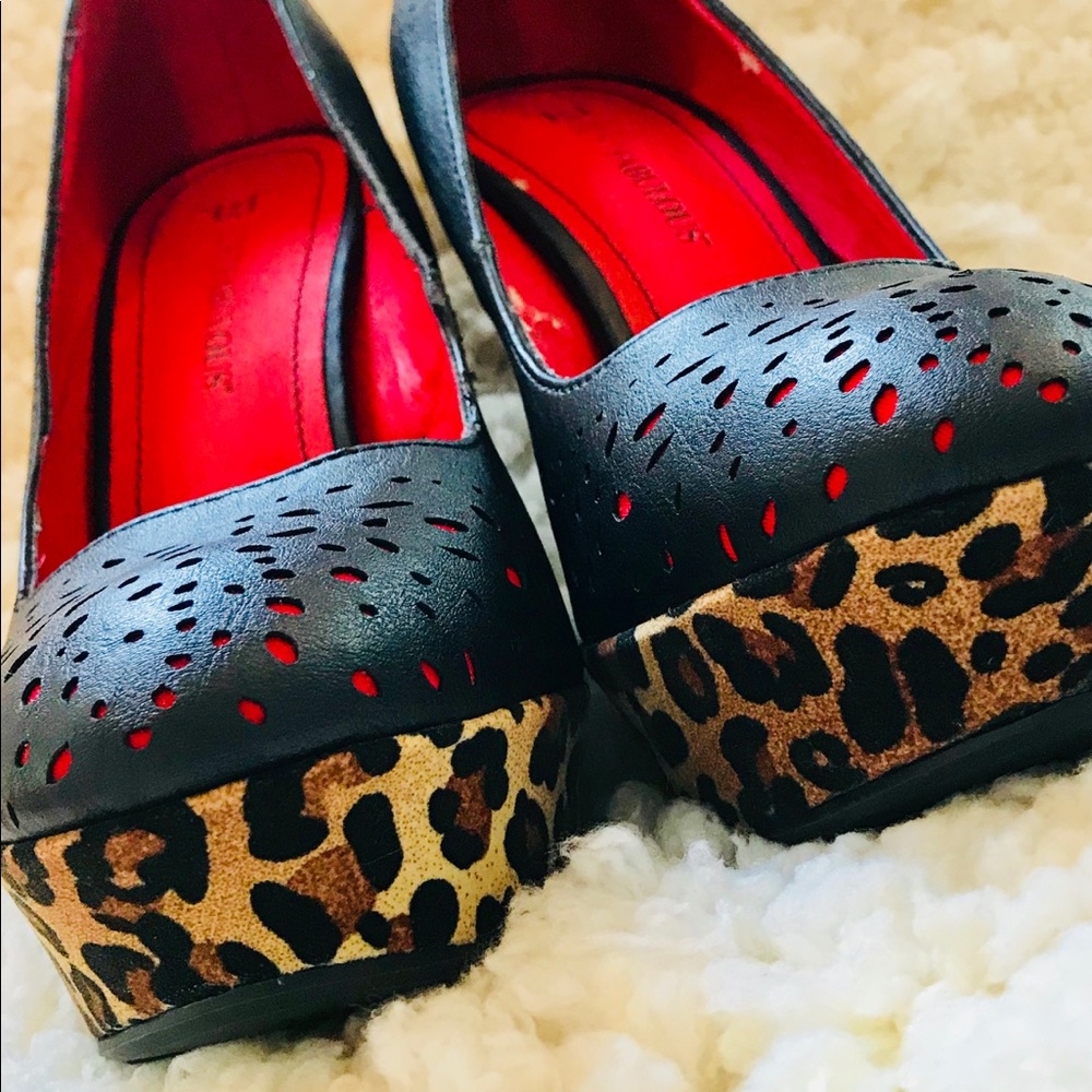 Platform Pumps - Picture 2 of 8